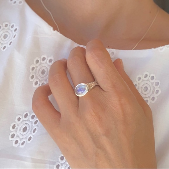 Exquisite Moonstone Ring Sterling Silver - Picture 8 of 8